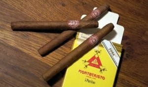 Read more about the article Tổng Quan Về Xì Gà (Cigar) – Lịch Sử, Cách Hút, Và Bảo Quản