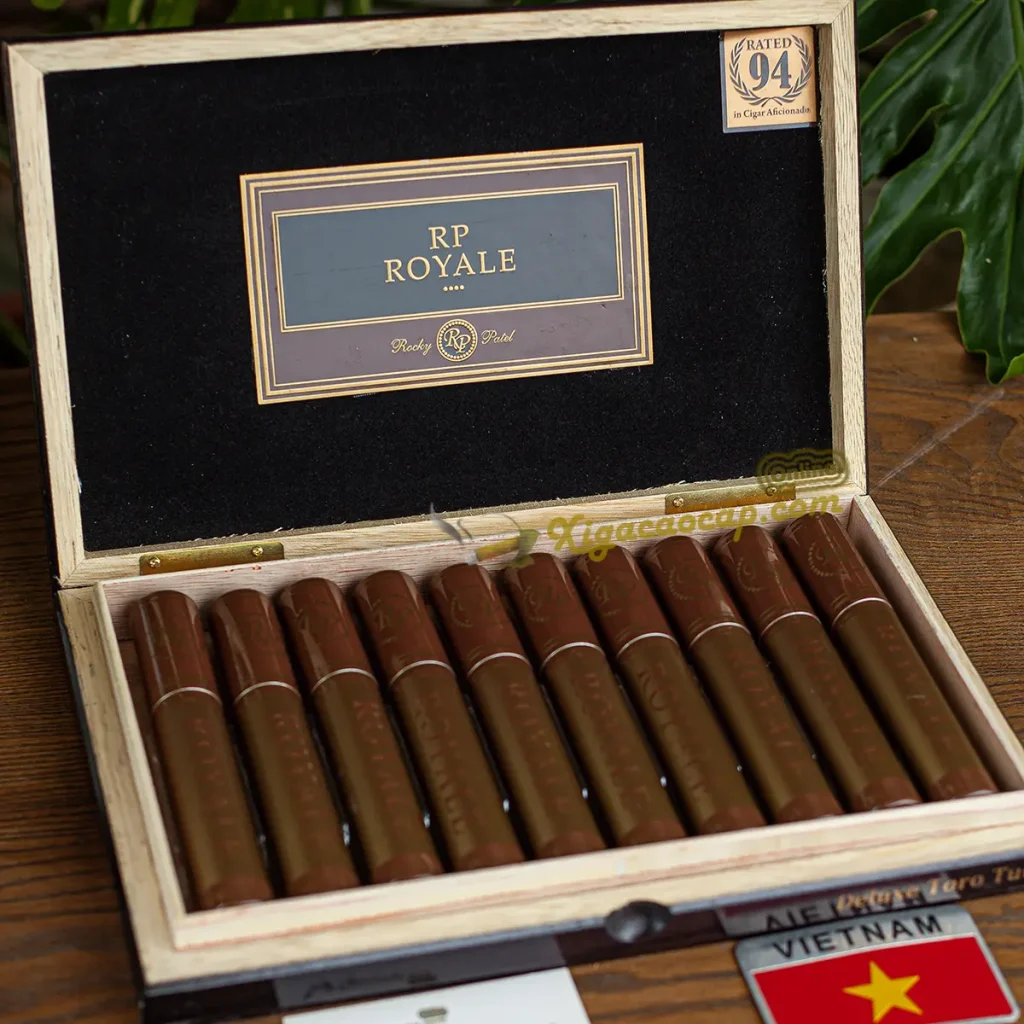 Hình ảnh mở hộp thực tế xì gà Rocky Patel Royale Toro Tubo Deluxe chính hãng