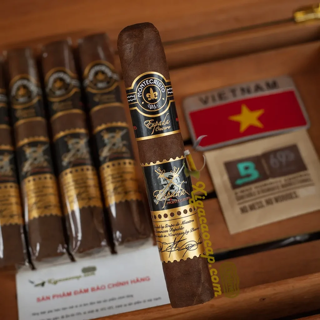 Cận cảnh vòng tem logo xì gà Montecristo Espada Oscuro chính hãng