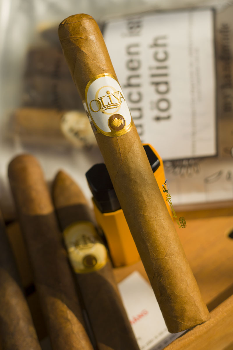Oliva Connecticut Reserve: Một điếu xì gà êm dịu với lớp lá mượt mà