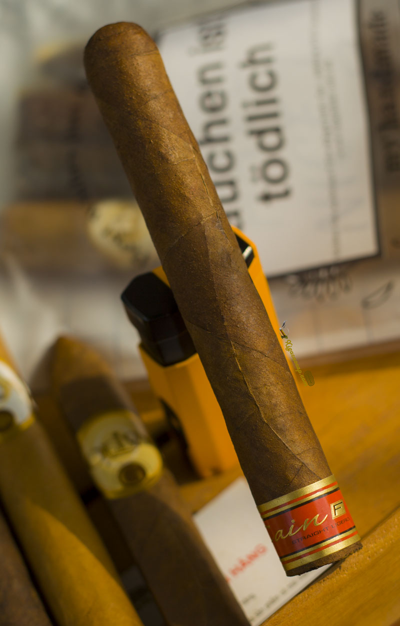 Cain F có lớp lá Habano màu nâu nhạt, mang hương vị đậm đà với hạt dẻ và mocha