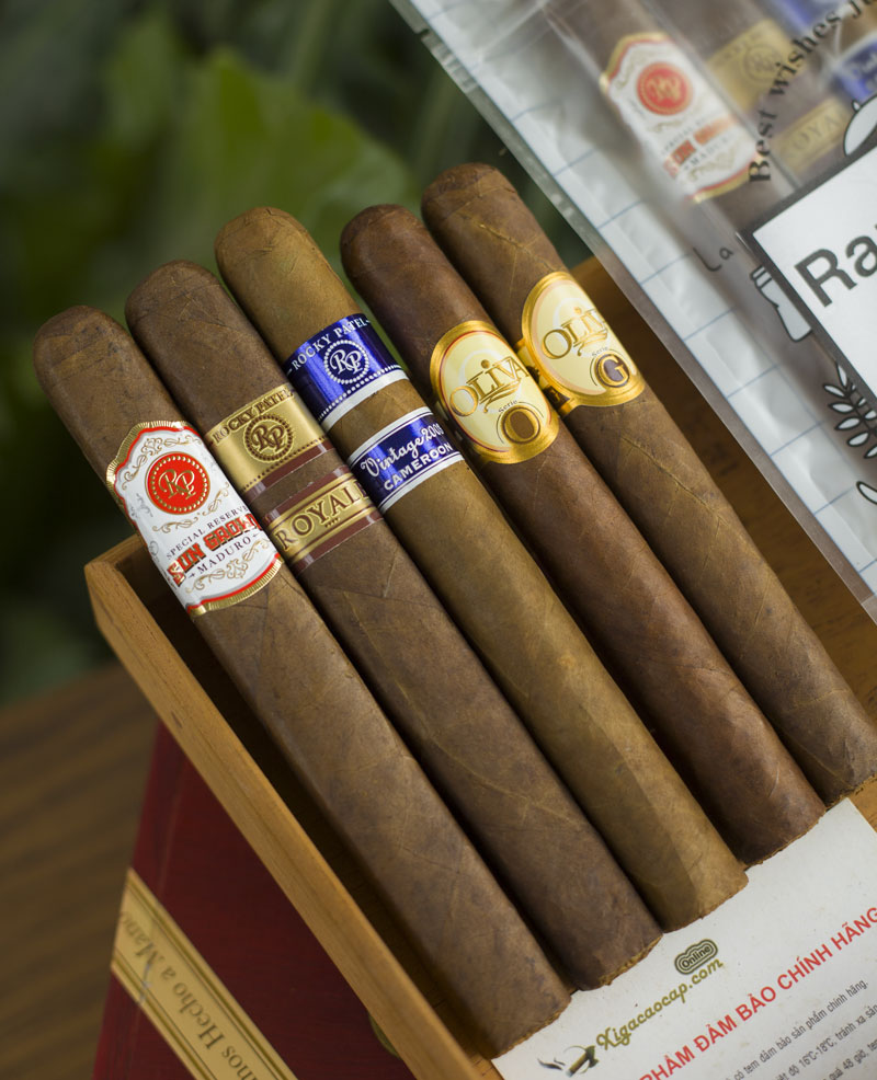 Rocky Patel và Oliva. Gói này là sự kết hợp hoàn hảo của các dòng xì gà nổi bật