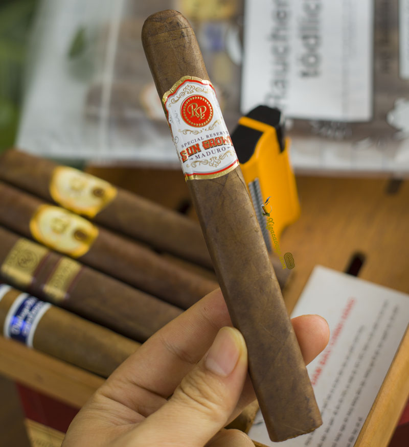 Mỗi điếu đều được làm thủ công với chất lượng vượt trội