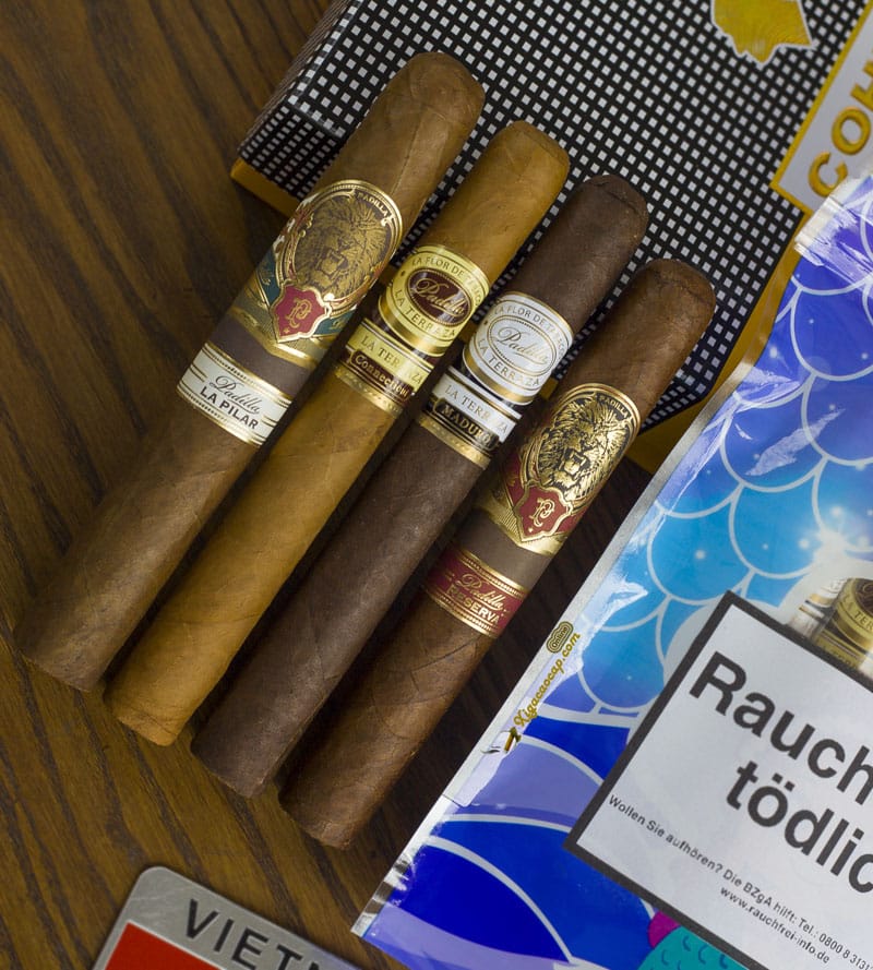 Bộ sưu tập bao gồm 4 điếu xì gà cao cấp, đóng gói trong túi giữ ẩm (Humi-Bag) 