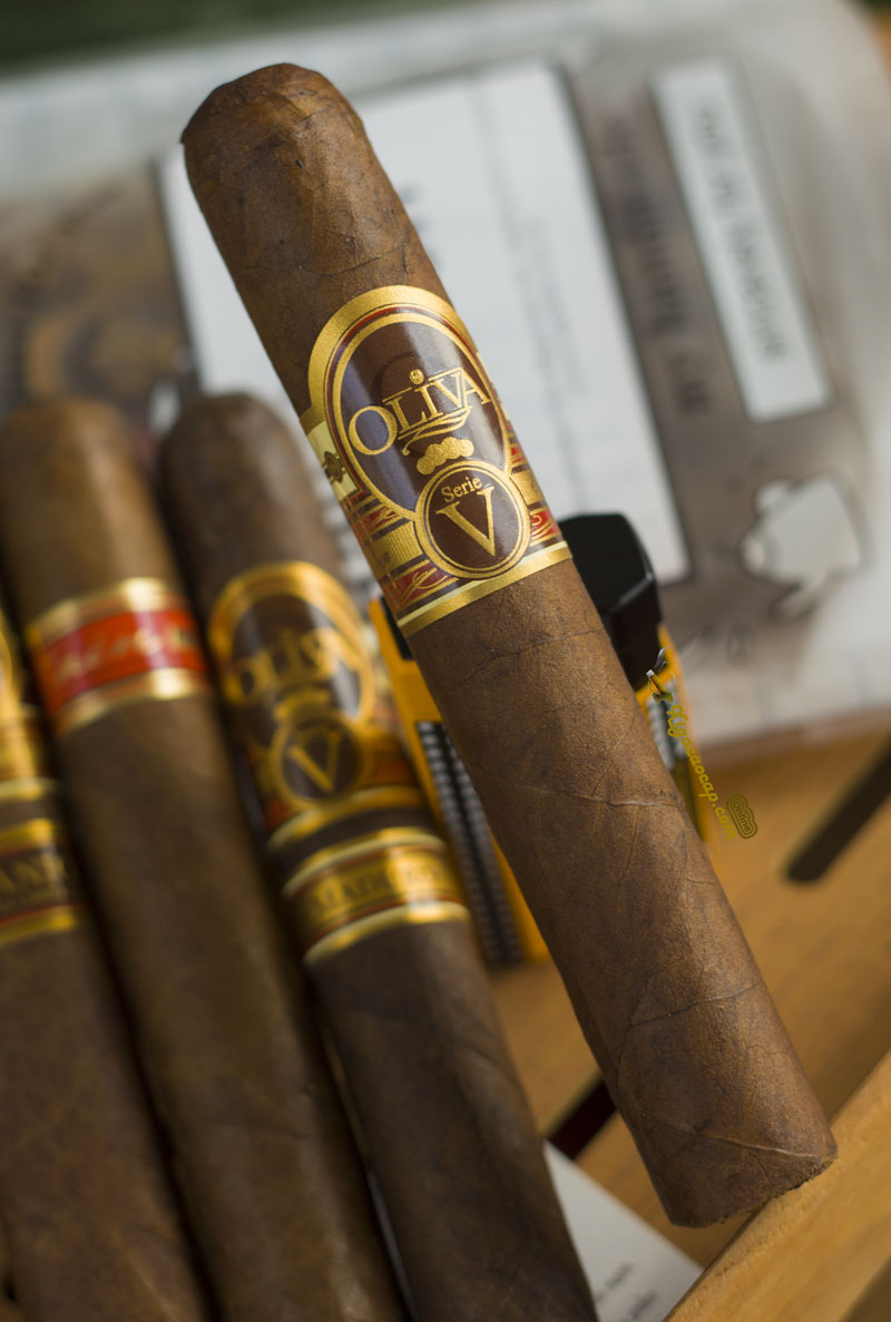 Oliva Serie V phiên bản Basic nổi tiếng với độ đậm và hương vị phong phú.