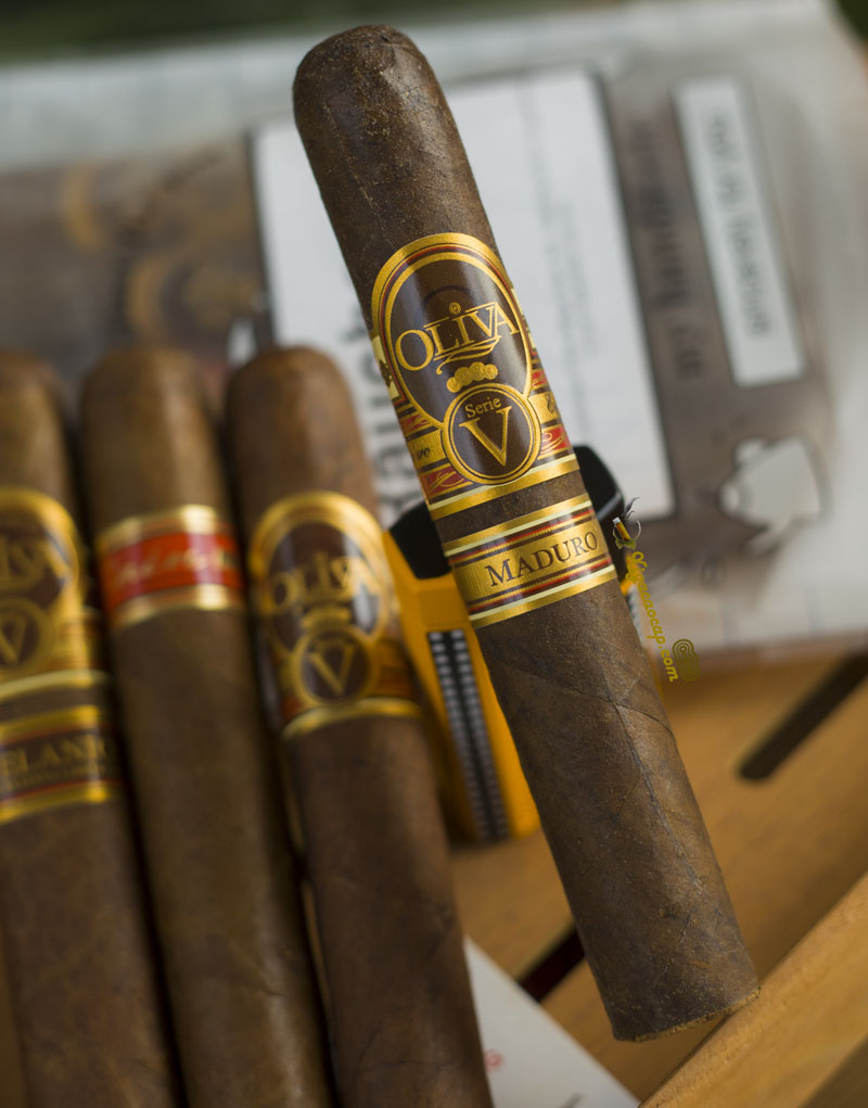 Oliva Serie V Maduro mang lại vị ngọt tự nhiên và kết cấu mượt mà.