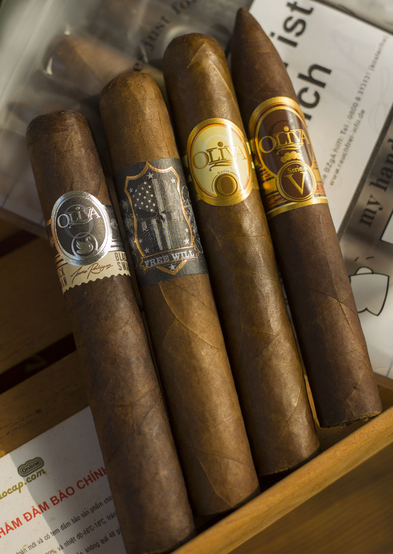 bộ sưu tập gồm 4 điếu xì gà cao cấp của thương hiệu Oliva. Cỡ Zing to nhất và ngon nhất