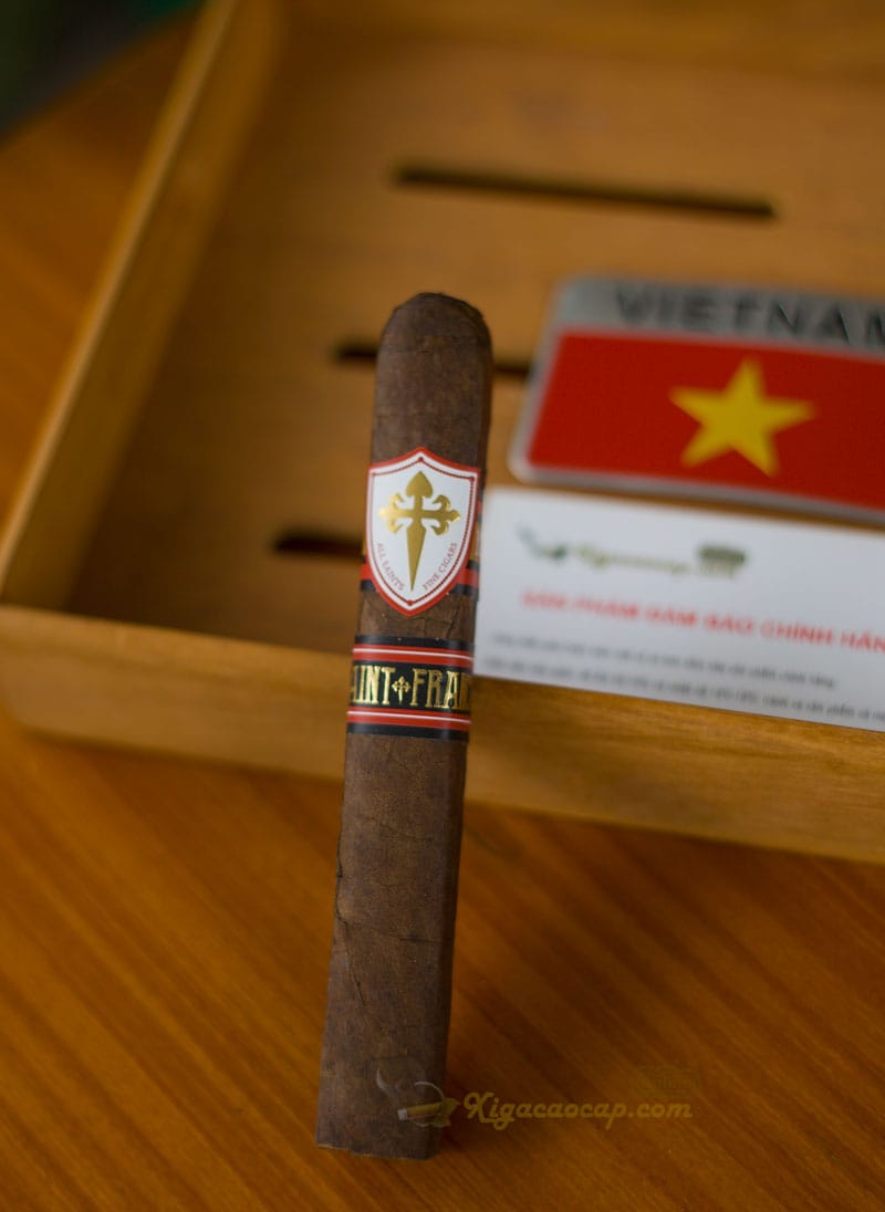 Xì gà All Saints Saint Francis đã nhận được nhiều điểm số cao từ các tạp chí và diễn đàn xì gà uy tín như Cigar Aficionado và Halfwheel.