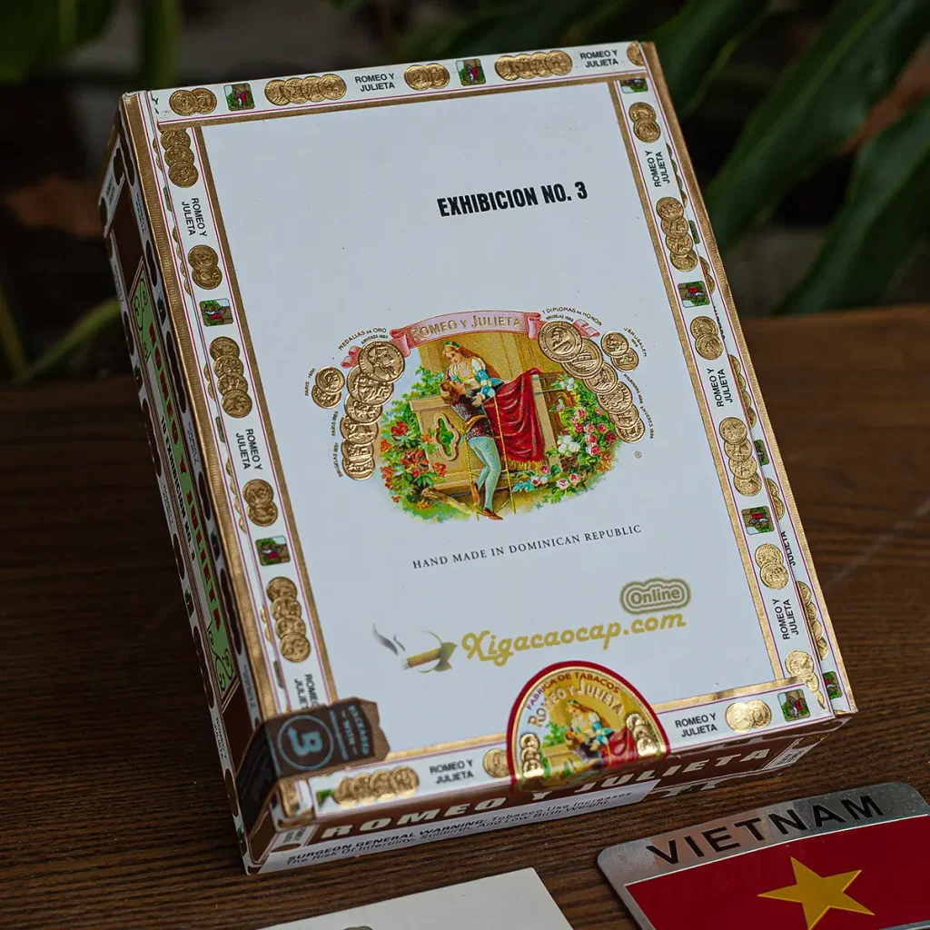 Mặt trước bên ngoài hộp gỗ xì gà Romeo Y Julieta 1875 Exhibicion No. 3 chính hãng.