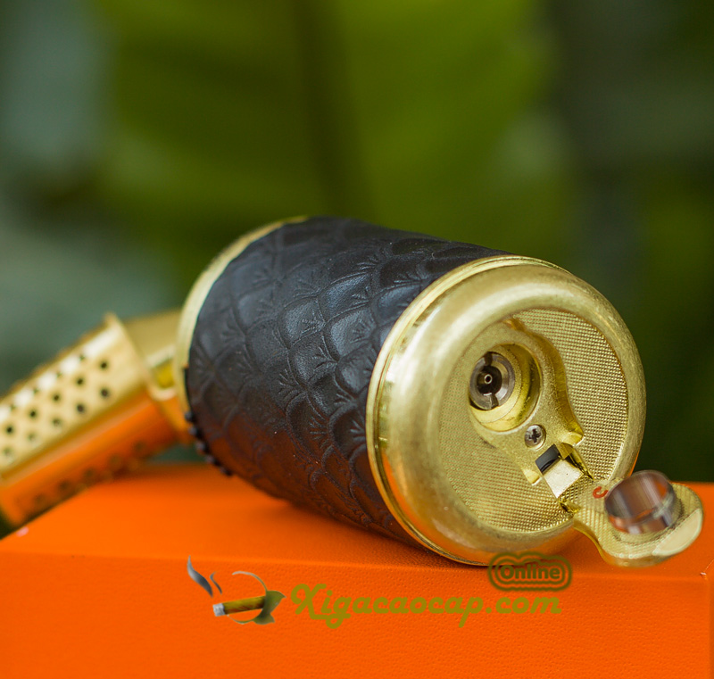 Dao cắt xì gà dạng bấm tiện lợi ở bên dưới