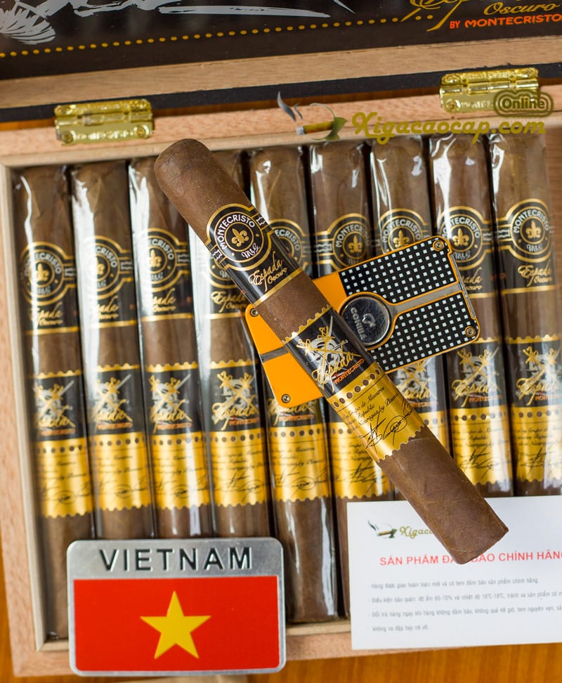 Montecristo Espada Oscuro là kết quả của sự hợp tác giữa Grupo de Maestros của Montecristo và gia đình Plasencia – những bậc thầy cigar