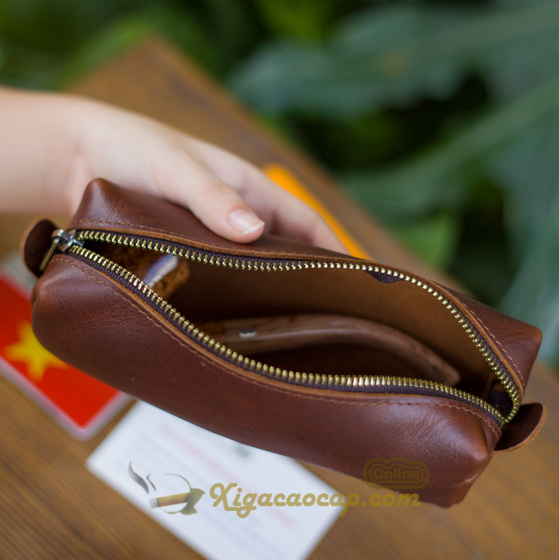 Túi đựng tẩu có kích thước vừa vặn, phù hợp để đựng tẩu cùng các vật dụng cá nhân