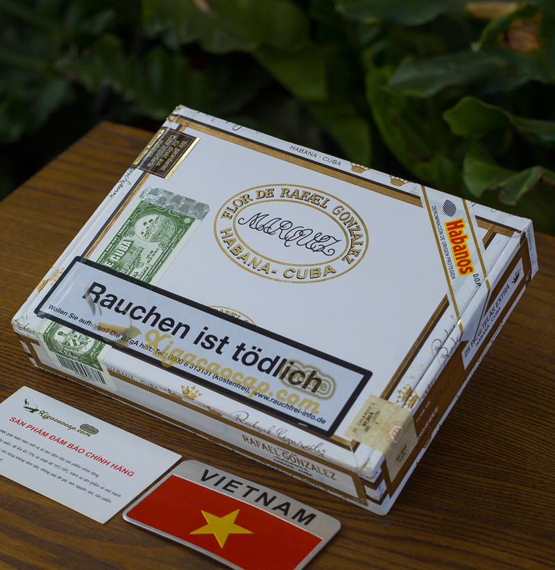 Cigar được đóng trong hộp gỗ tuyết tùng 25 điếu, thiết kế cổ điển với tem Habanos chính hãng