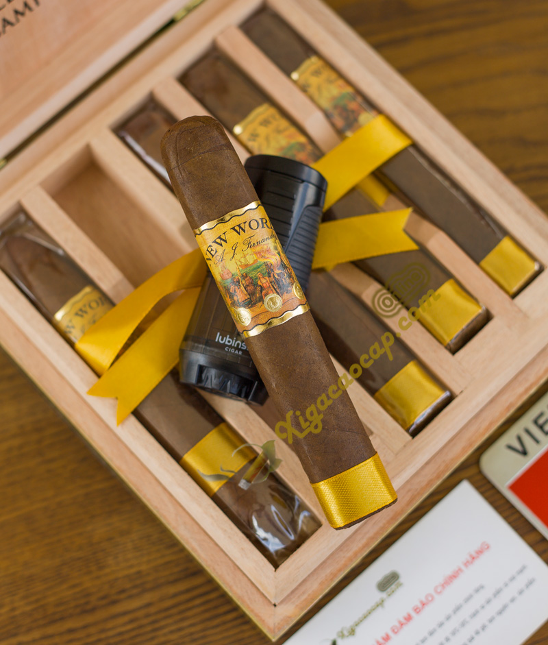 Cigar Dorado mang đến hương vị phức hợp, sang trọng mùi cacao đen, hạnh nhân nướng và tiêu trắng