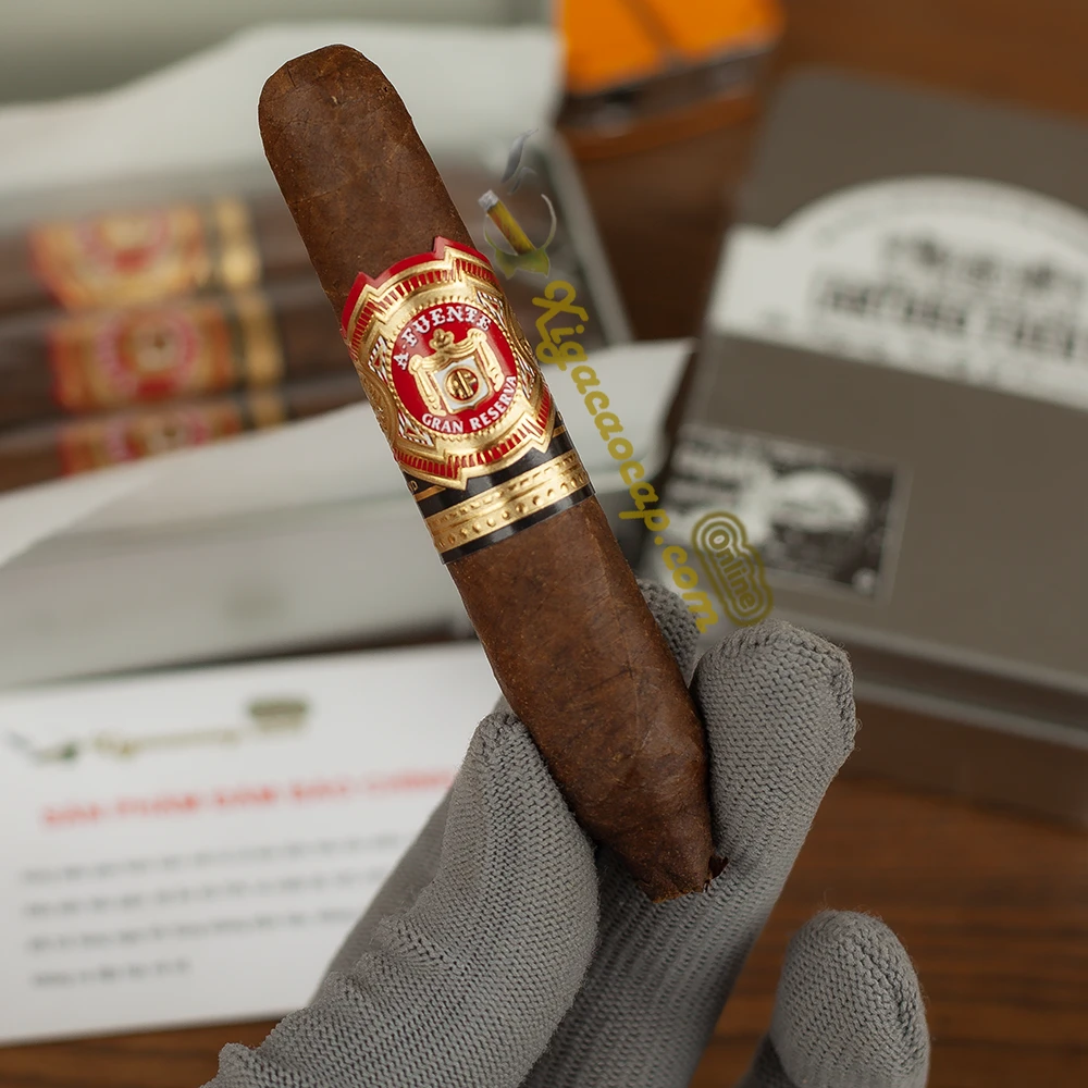 Trải nghiệm hương vị xì gà Arturo Fuente Hemingway Short Story