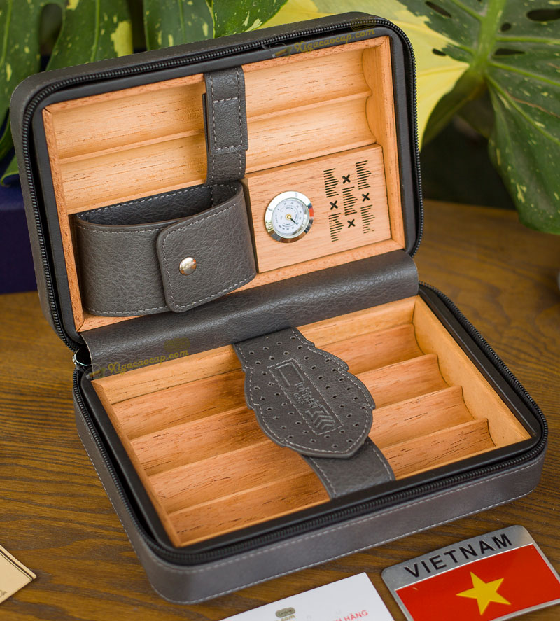 Hộp đựng xì gà chứa 6 điếu, 1 ngăn bật lửa kèm dao cắt, có tạo ẩm và ẩm kế