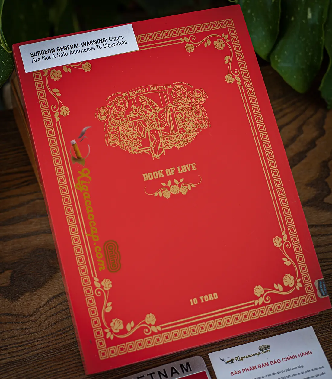 Hộp gỗ sơn mài đỏ mạ vàng xì gà Romeo y Julieta Book of Love