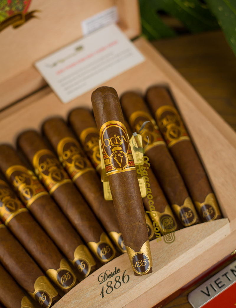 cận cảnh xi ga oliva serie v 135th anniversary wrapper đẹp