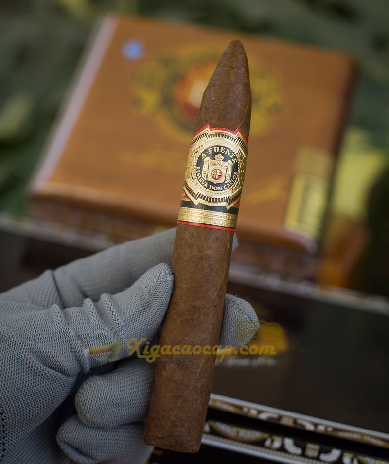 Hương vị gia vị làm bánh và cam quýt... ​​Mỗi hơi hút đều thể hiện nhiều tầng hương vị phức tạp.