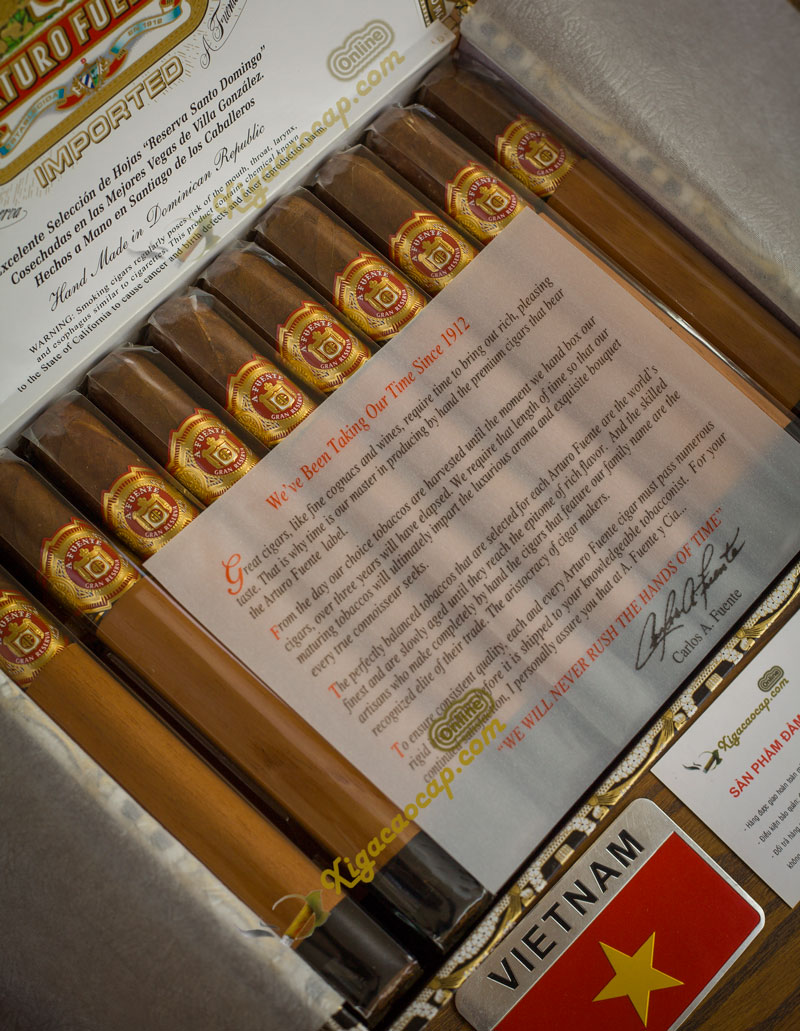 Sản phẩm chính hãng Arturo Fuente với đầy đủ tem, nhãn rõ ràng