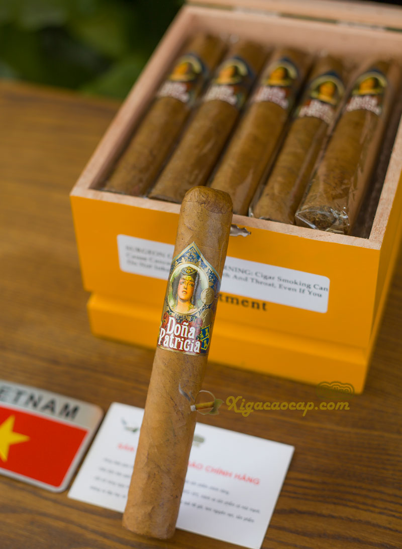 Xì gà này được quấn tại nhà máy Victor Sinclair ở Santiago, Dominican Republic