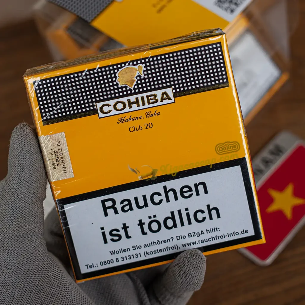 Hình ảnh trên tay hộp xì gà mini Cohiba Club 20 nhỏ gọn tiện lợi