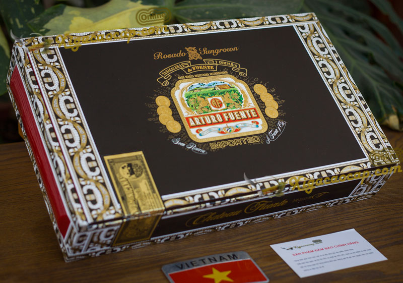 Nhà Fuente luôn làm chiếc hộp xì gà to lớn và sang trọng với 24 điếu