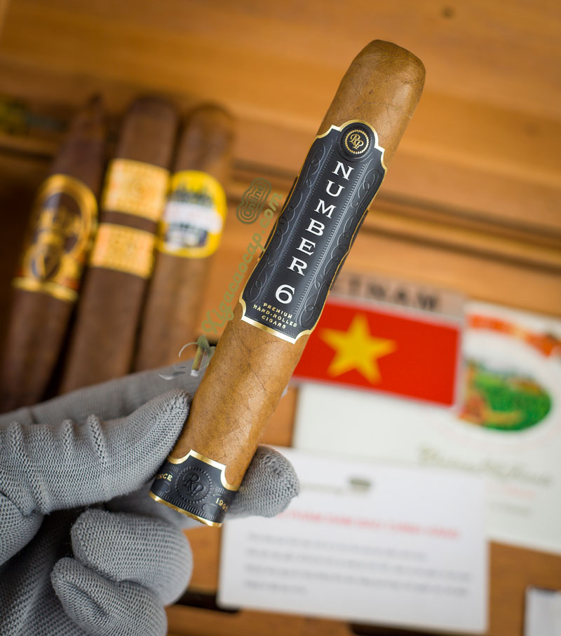 Rocky Patel Number 6: hương vị kem, hạt rang, gỗ nhẹ