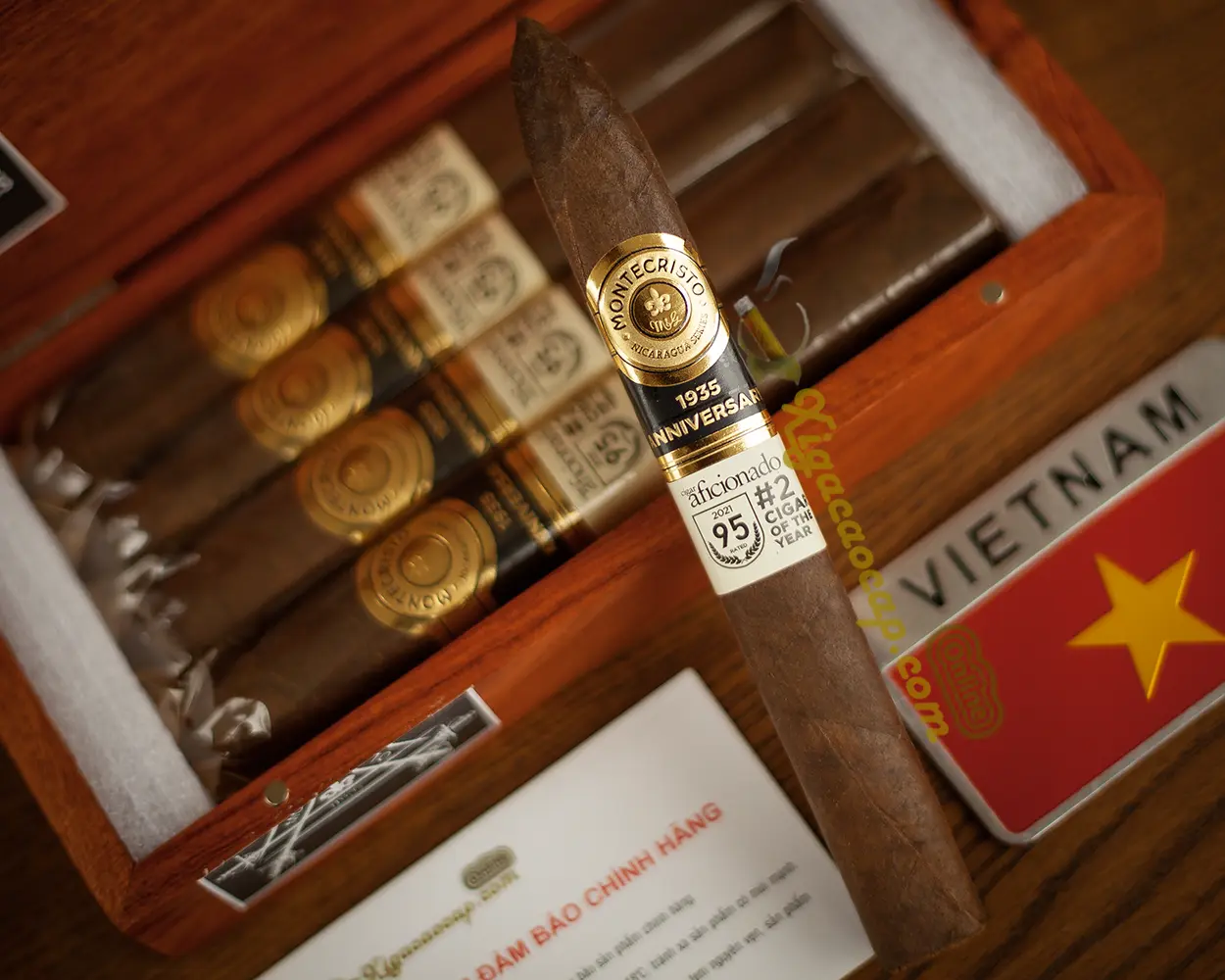 Cận cảnh điếu Montecristo 1935 Nicaragua No 2 torpedo lá quấn mịn đẹp