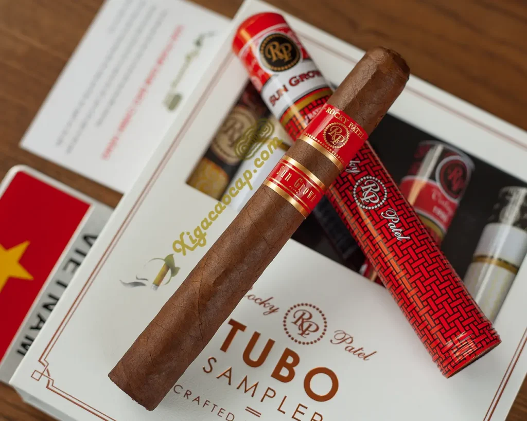 Rocky Patel Vintage 1990 Tubo cận cảnh lá cuốn