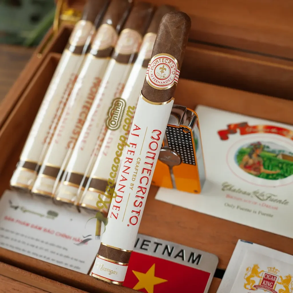 Chi tiết 1 điếu xì gà montecristo Crafted by AJ Fernandez Churchill chính hãng