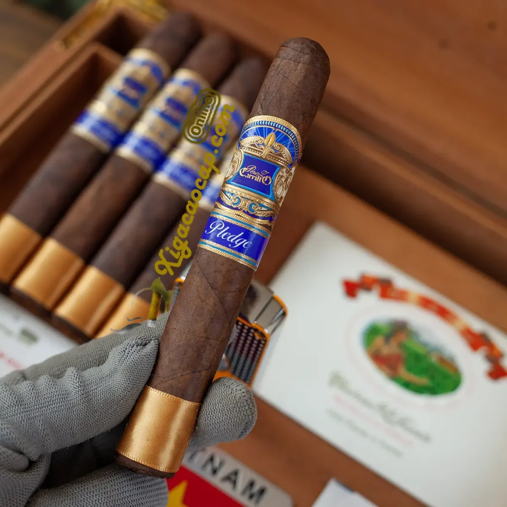 Trên tay điếu EP Carrillo Pledge Sojourn wrapper đẹp