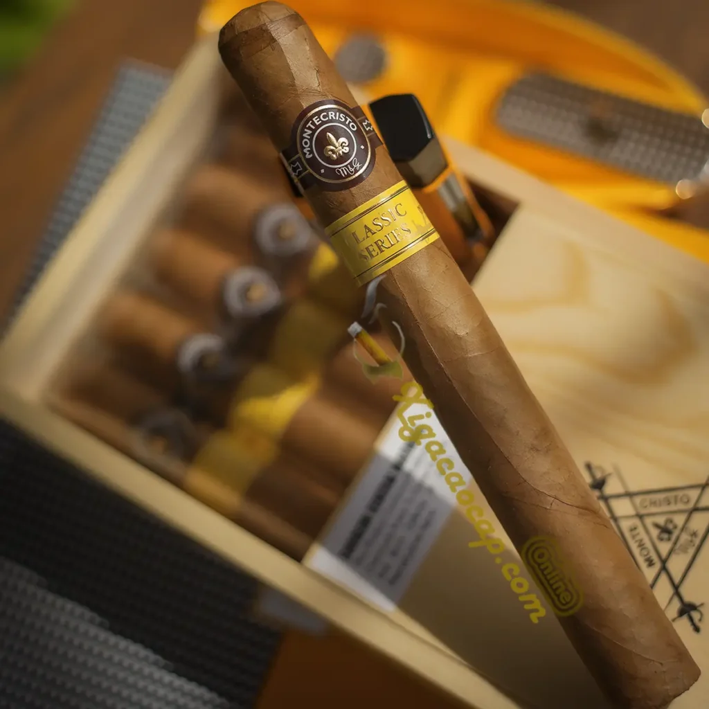 Cách nhận biết xì gà Montecristo Classic Churchill chính hãng qua tem nhãn