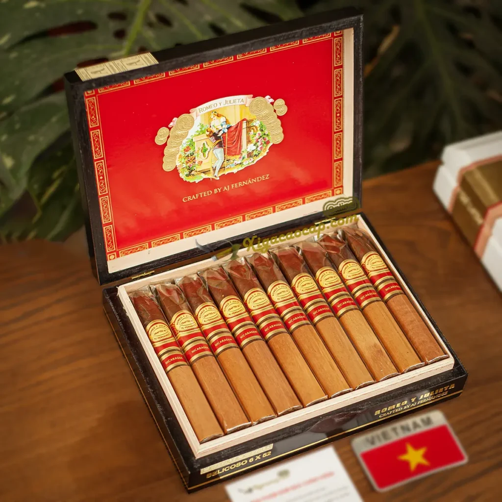 Chi tiết bên trong hộp xì gà Romeo y Julieta Crafted by AJ Fernandez Belicoso 20 điếu
