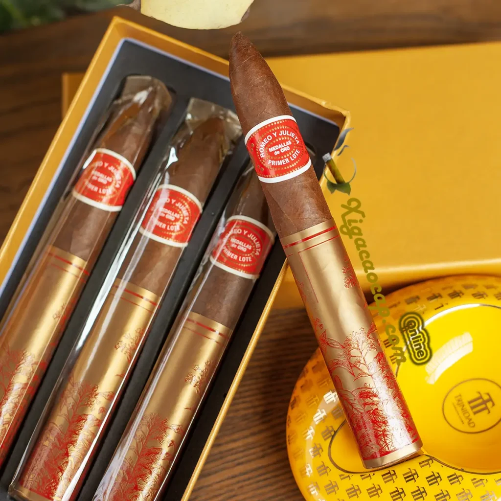 Romeo Y Julieta Primer Lote Belicoso 1 điếu cùng hộp giấy bìa cứng 3 điếu