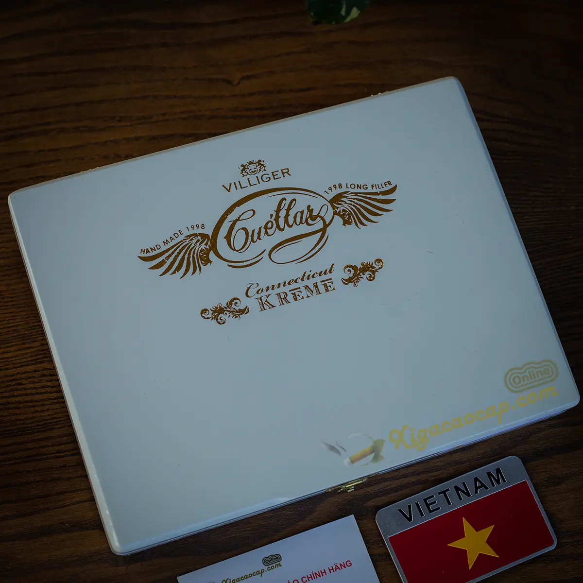 Hộp gỗ màu trắng bên ngoài xì gà Villiger Cuellar Connecticut Kreme Toro Gordo