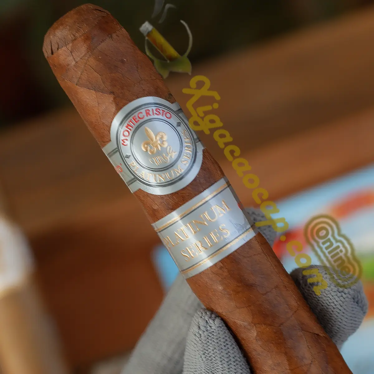 Cận cảnh tem xì gà Montecristo Platinum Toro chính hãng tại xigacaocap.com.
