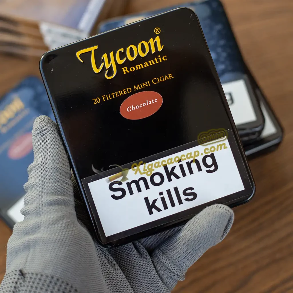 Trên tay hộp xì gà Tycoon Mini Cigars Chocolate nhỏ gọn