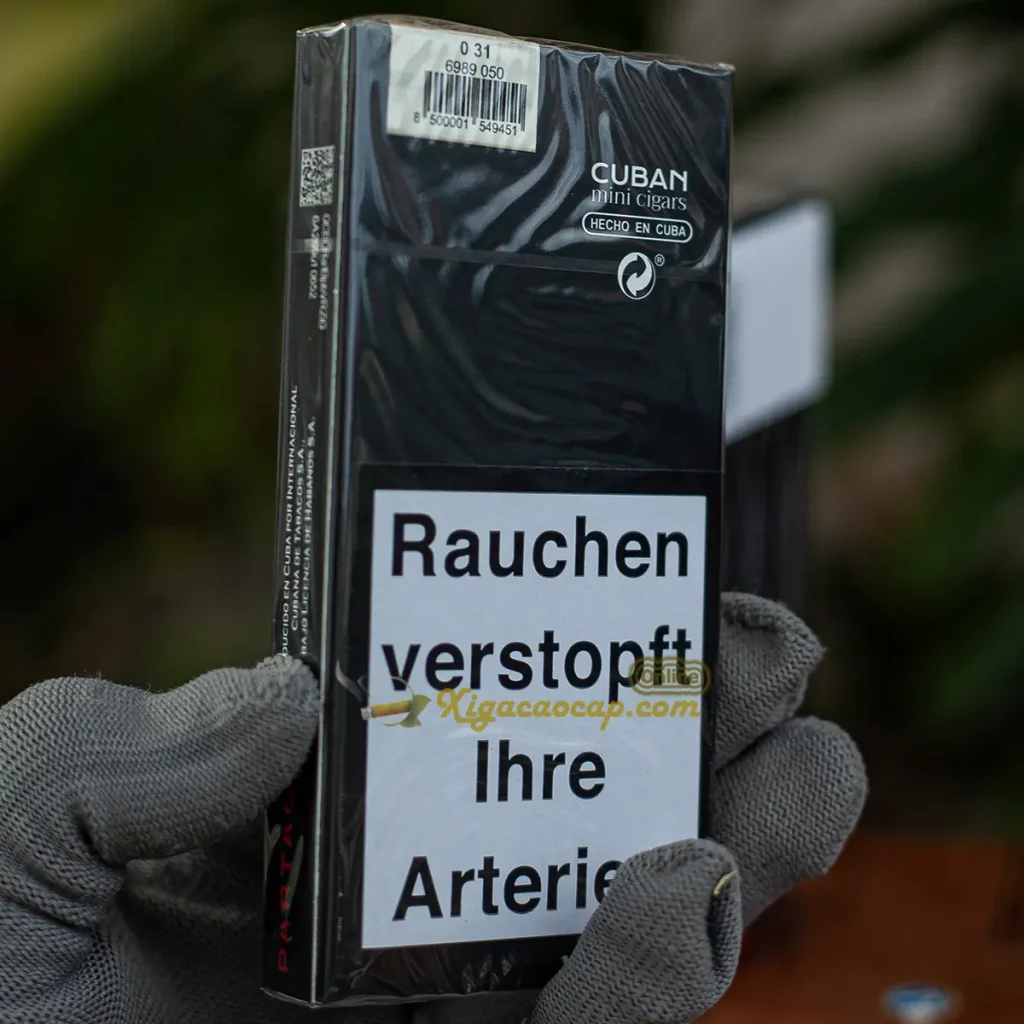 Tem nhãn chính hãng và cảnh báo sức khỏe mặt sau hộp Partagas Puritos 5 điếu.