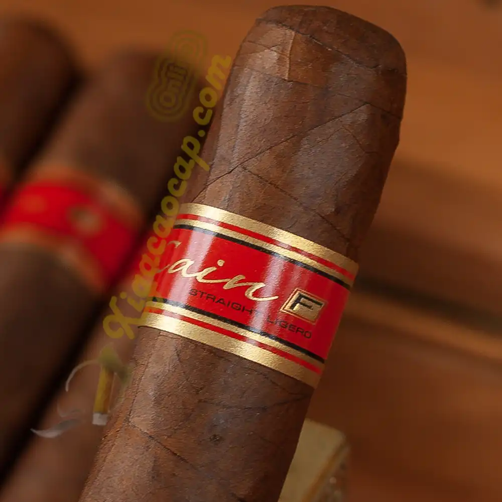 Cận cảnh tem đỏ và lớp lá quấn Habano của xì gà Cain F 660