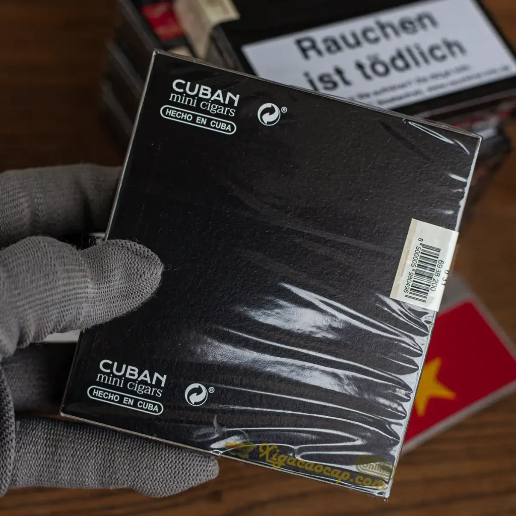 Mặt sau hộp Xì Gà Mini Partagas Club 20 điếu hiển thị đầy đủ thông tin sản phẩm và cảnh báo từ nhà sản xuất Cuba.