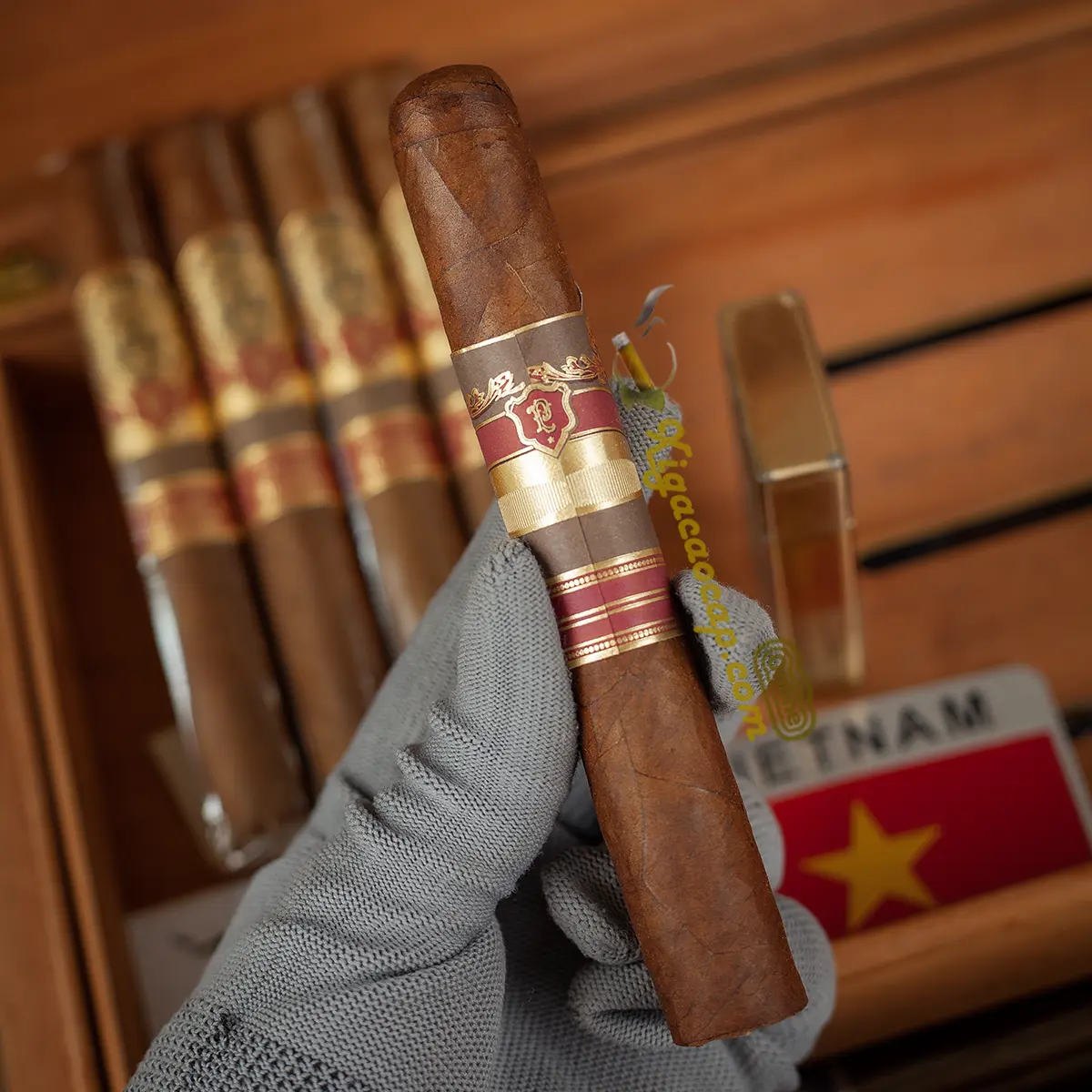 Chi tiet tem nhan va logo xi ga Padilla Reserva Toro chinh hang