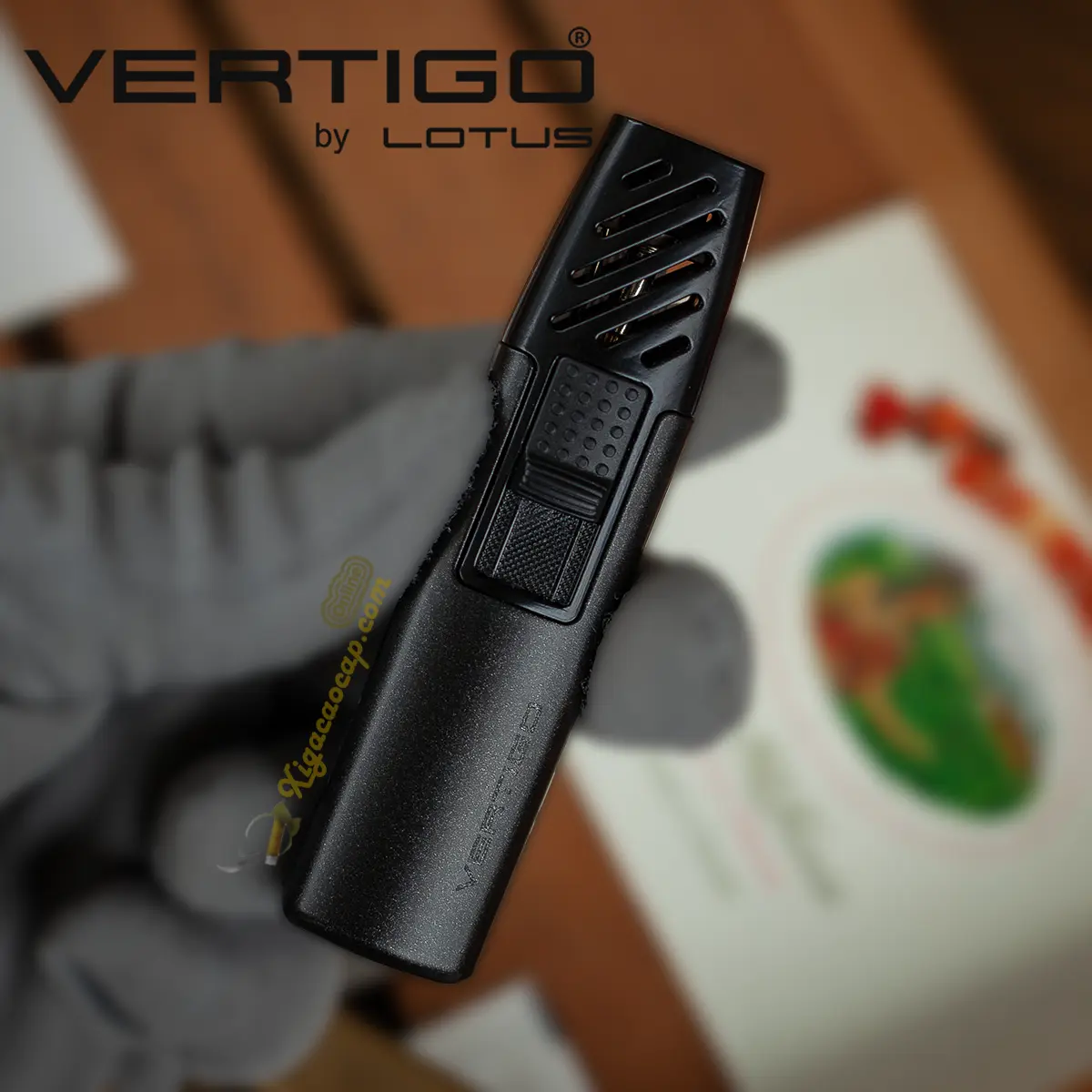 Tren tay bat lua kho xi ga Vertigo Gnome Metallic Black nho gon