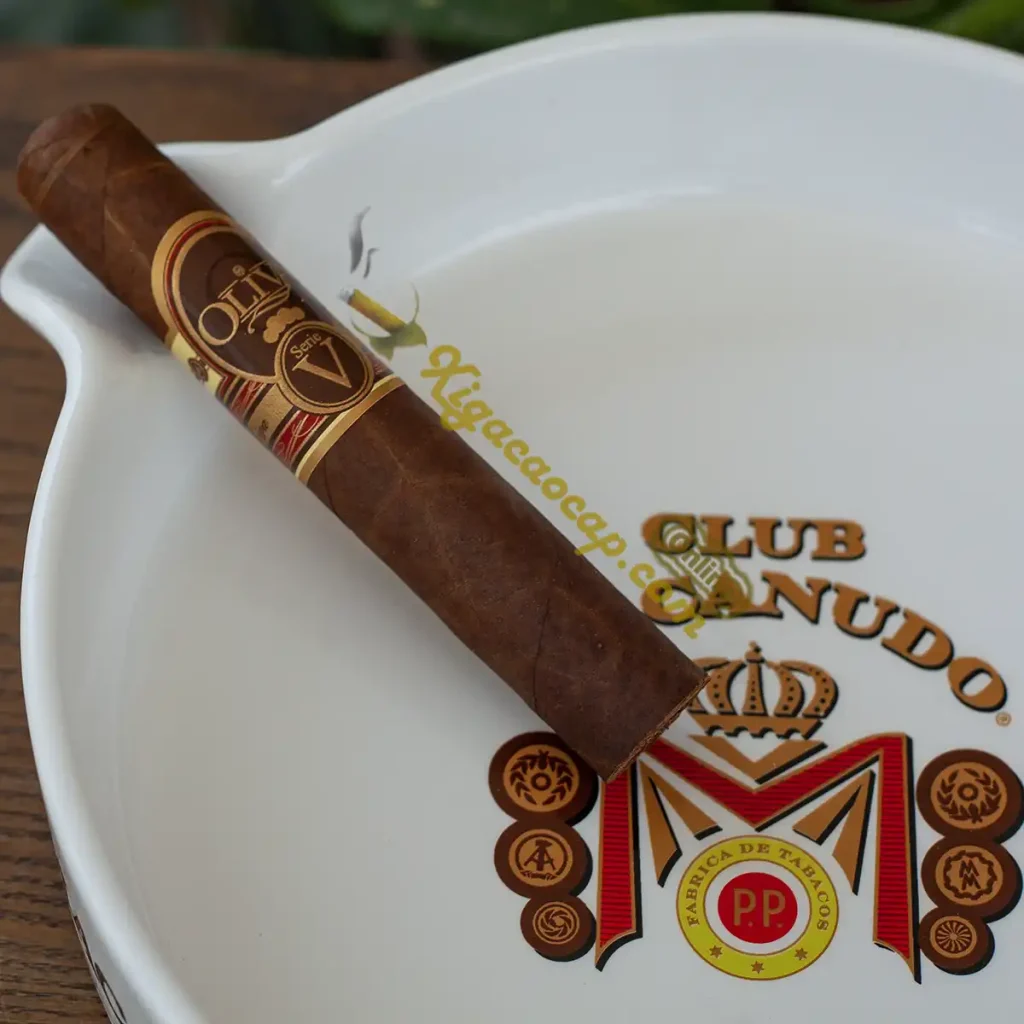 Dieu xi ga Oliva Serie V dat tren gat tan gom su Club Macanudo cao cap