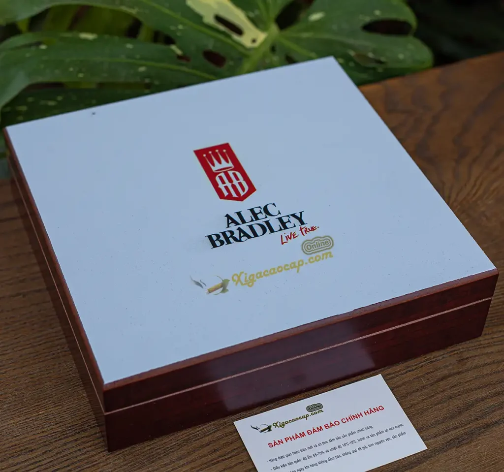 Vỏ hộp quà tặng in logo thương hiệu Alec Bradley màu đỏ nổi bật chính hãng nhập khẩu Mỹ