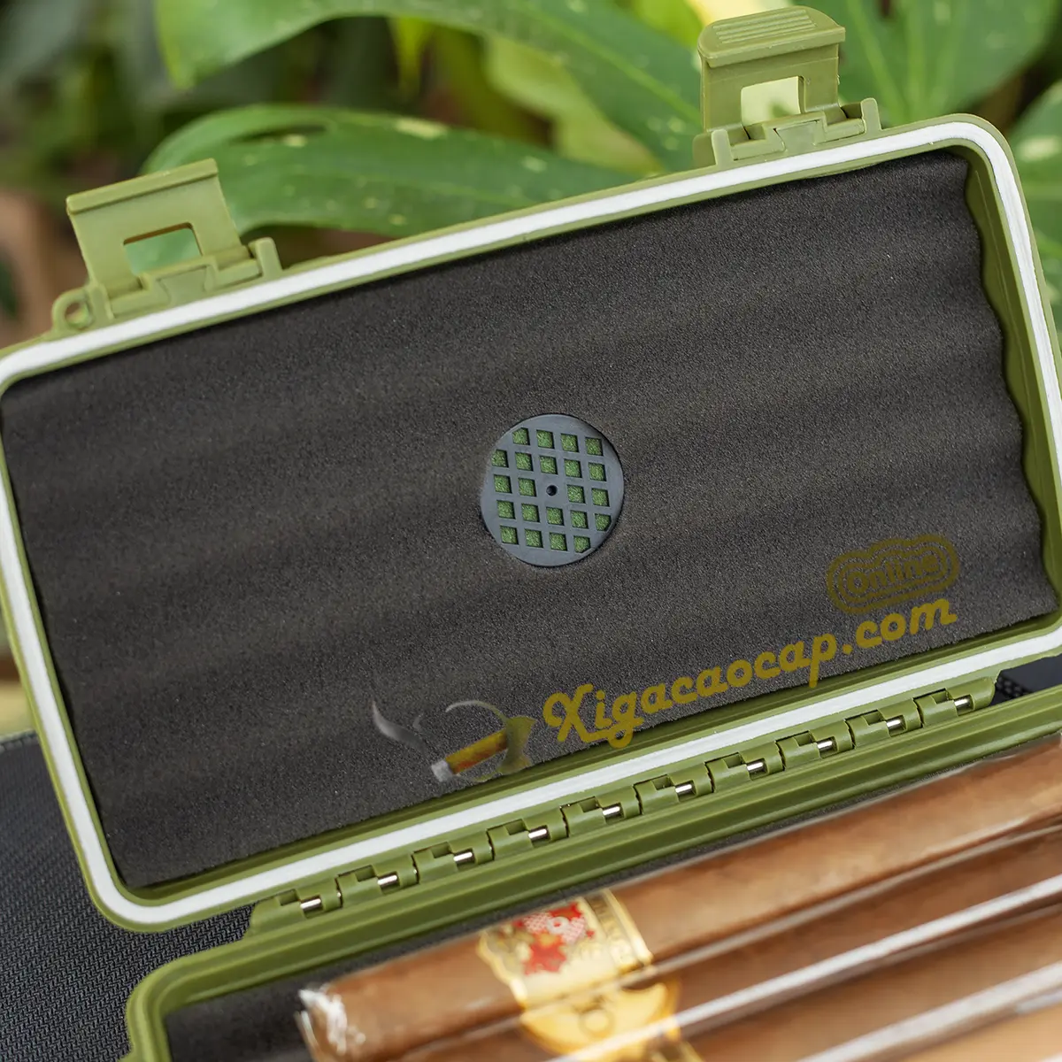 Khay đệm xốp Urethane và đĩa giữ ẩm trong hộp đựng Cigar Cầm Tay Du Lịch