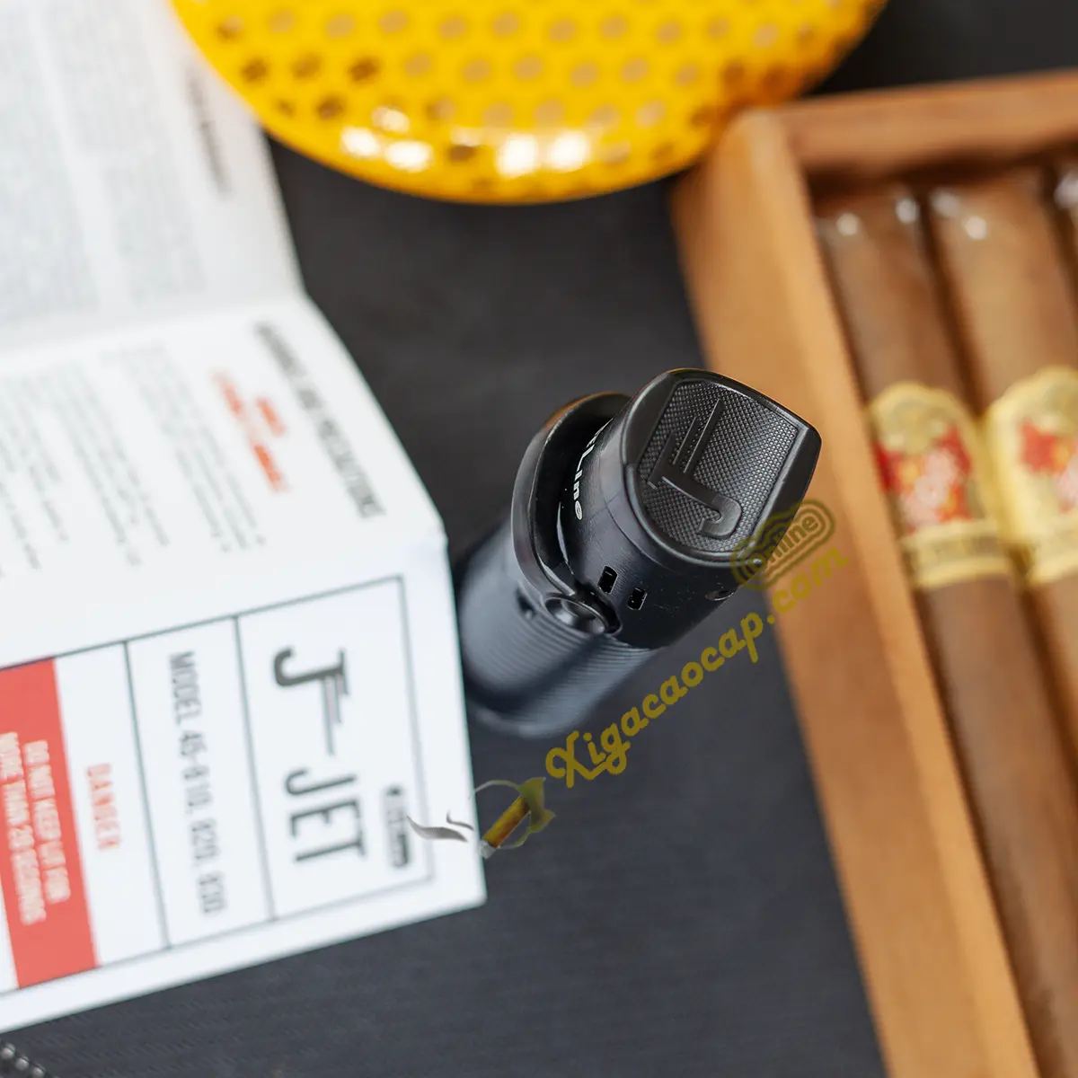 Nắp bảo vệ bật lửa JetLine J-Jet thiết kế thông minh kiêm khay gác xì gà