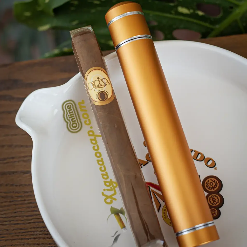 So sanh kich thuoc ong xiga tubos voi dieu cigar to dai 19cm