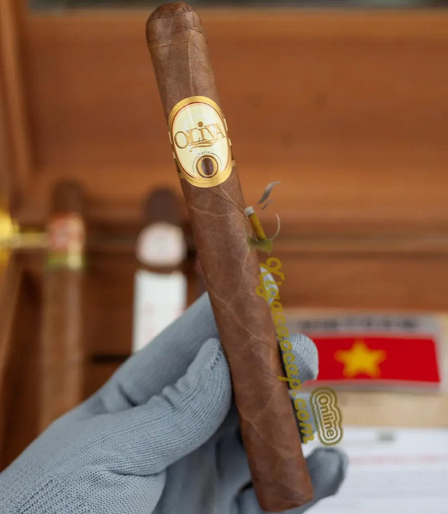 Trên Tay Xì Gà Oliva Serie O Churchill Dáng Siêu Dài