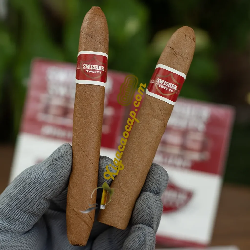 • Trải nghiệm cầm trên tay so sánh điếu xì gà Swisher Sweets Perfecto dáng thon kích thước năm nhân bốn mươi và điếu Swisher Sweets Blunt dáng thẳng tròn đều.